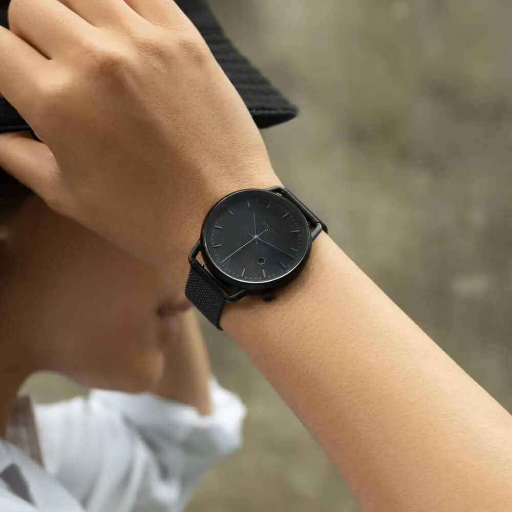 The Solar Curve | Black Dial - Black Case