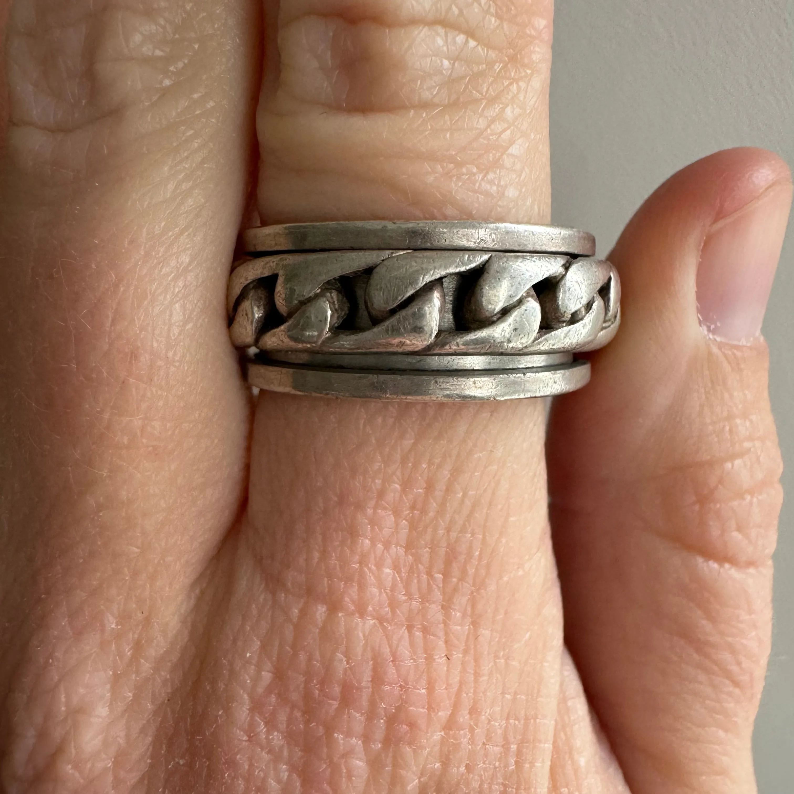 V I N T A G E // fidgety curb / sterling silver curb chain spinner ring / size 9.5-ish