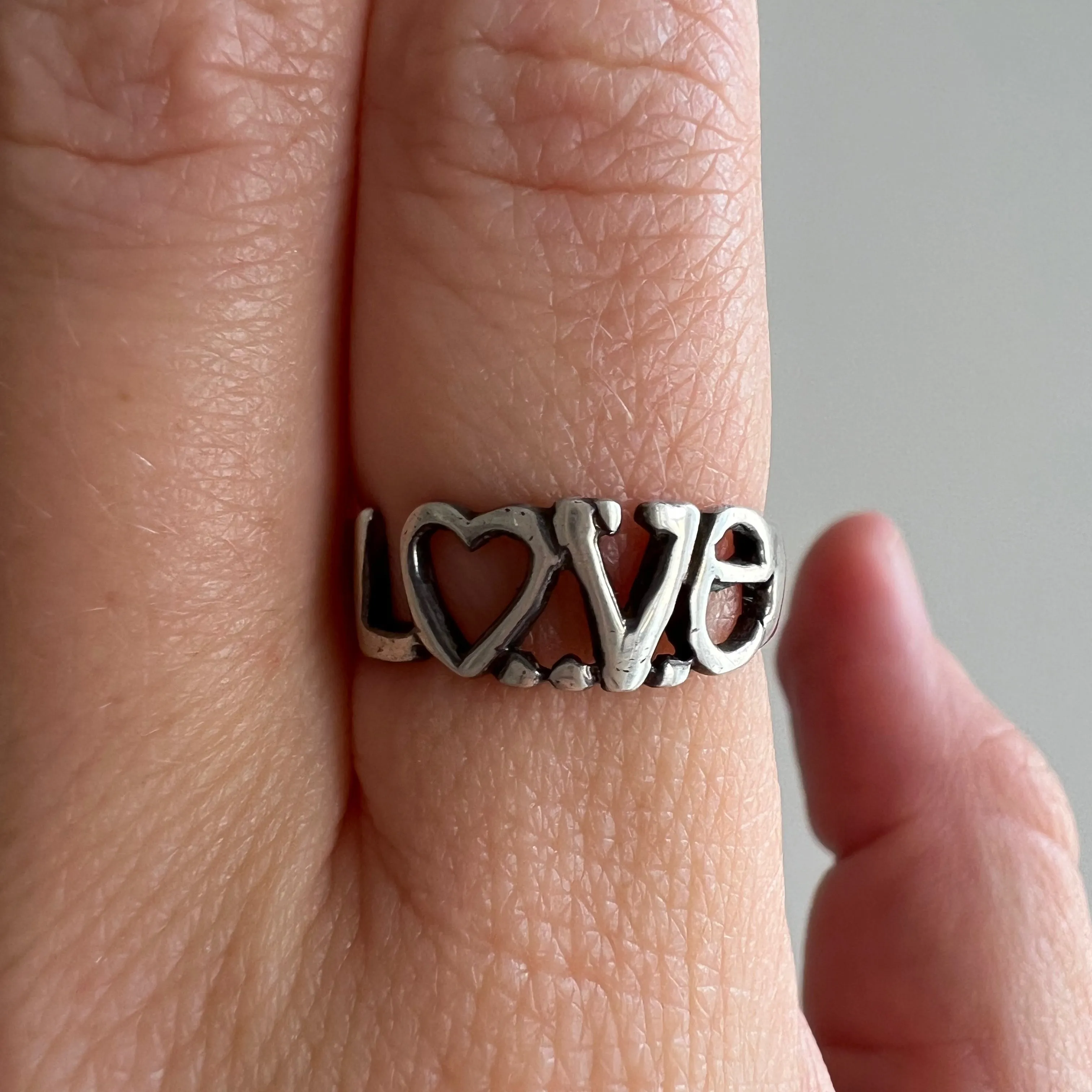 V I N T A G E // punctuated LOVE / sterling silver LOVE word ring / size 6.25